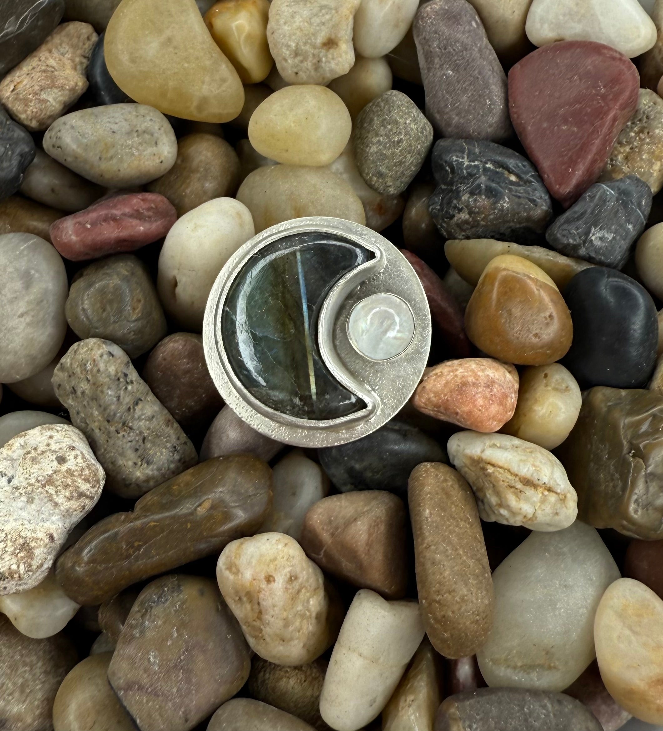【美品】Navajo labradorite×moonstone バングル One of a Kind - Labradorite and Moonstone Ring - Size 7.25
